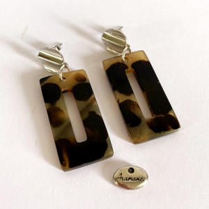 Boucles-oreilles-corne -metal-argente-Aramance