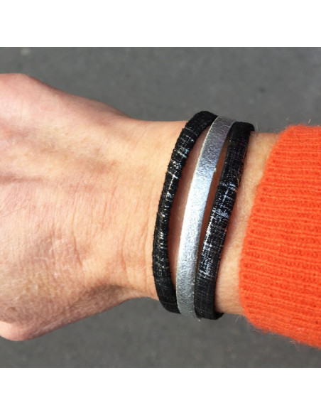 Bracelet cuir noir et argenté sur fermoir aimanté