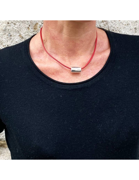 Collier ras de cou cuir avec passant tubulaire
