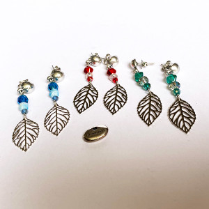 Boucles-oreilles-feuilles-ciselées-perles-verre-Aramance