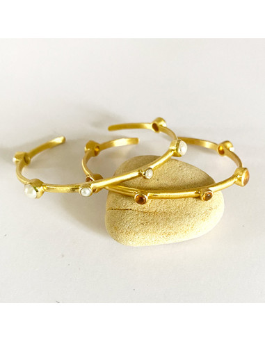 Bracelet jonc ouvert plaqué or avec pierre citrine ou perles d'eau douce. Ajustable