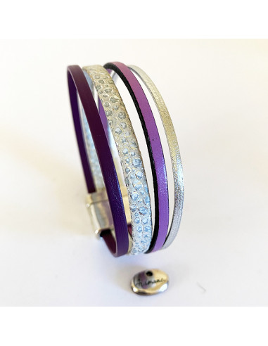 Bracelet manchette en cuir, 4 lanières violet, parme et motif argenté sur fermoir aimanté