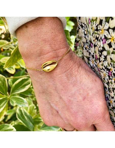 Bracelet Cauri sur chaine dorée