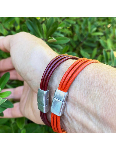 Bracelet multilien de cuir rond sur fermoir...