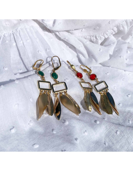 Boucles d'oreilles pendantes laiton dorée avec perle en verre de couleur rouge ou verte