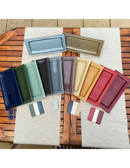 Plat rectangulaire en verre avec léger rebord. 9 déclinaisons de couleurs. Peints à la main
