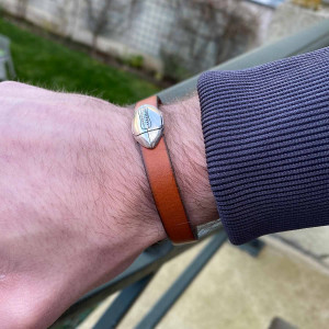 Bracelet cuir homme monté sur fermoir aimanté ballon de rubgy 2