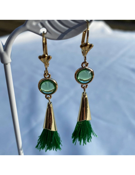 Boucles d'oreilles dorées et pompon vert