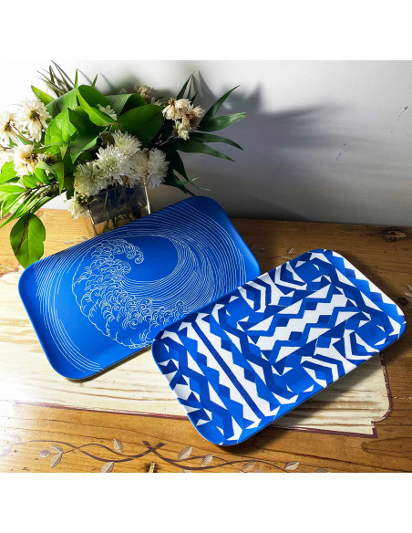 Plateau rectangulaire en résine et aux tons bleus et blancs