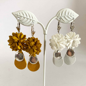 Boucles d'oreilles, larme de cuir et fleur suédine. Blanche ou jaune moutarde. Oreilles percées mais clip possible 2