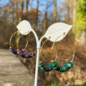Boucles d'oreilles créoles et pierres de couleur en rondelle