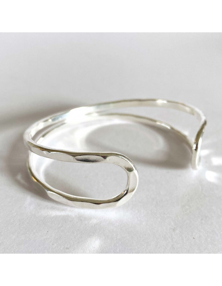bracelet double jonc en métal argenté martelé ajustable