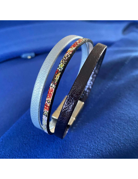 Bracelet cuir bleu et cuir motif sur fermoir
