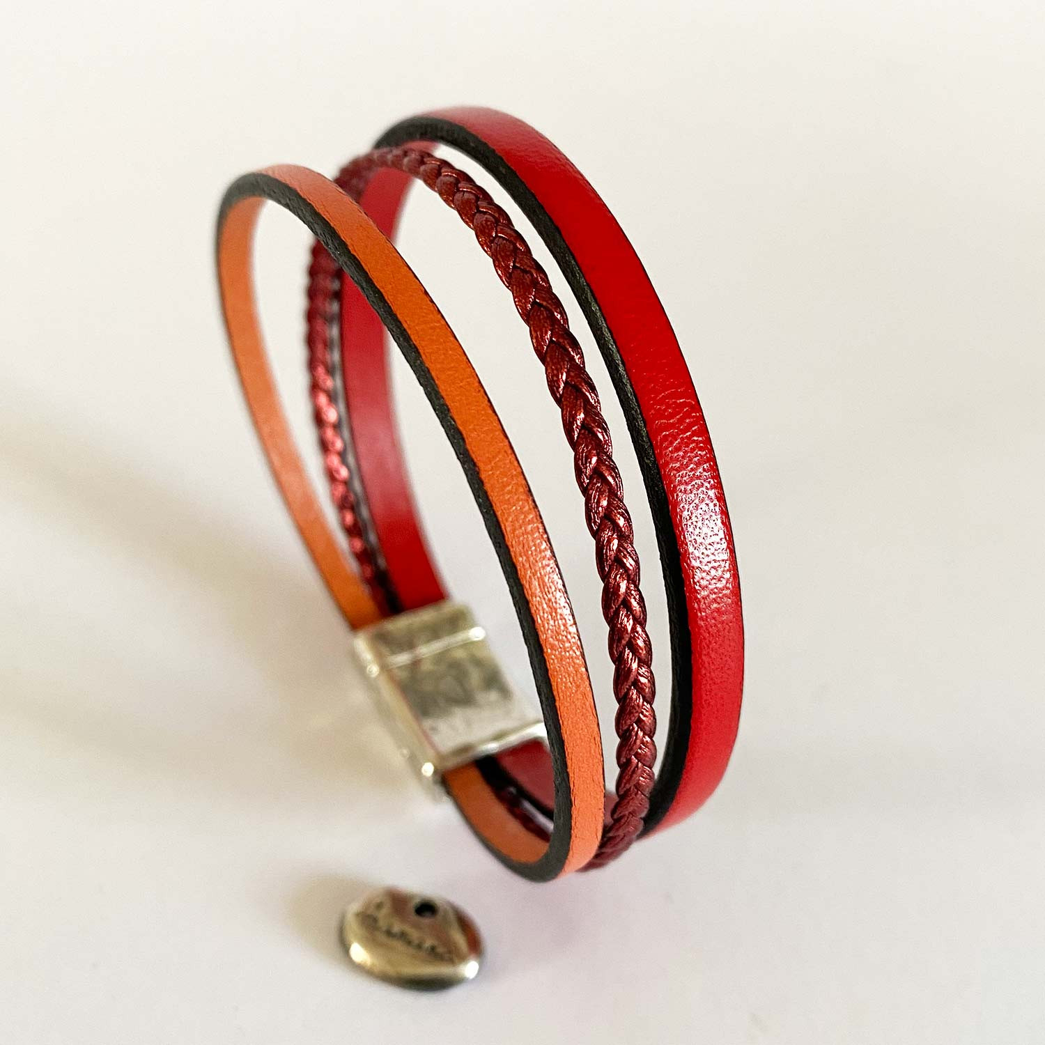 Bracelet 3 liens cuirs rouge et orange sur fermoir aimanté
