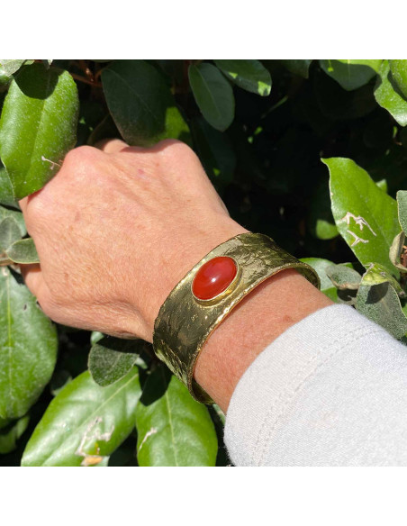 Bracelet manchette large pierre cabochon sur laiton doré