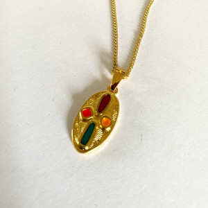 Collier médaillon ovale doré avec émail
