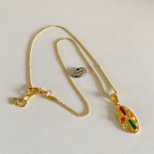 Collier médaillon ovale doré avec émail 2