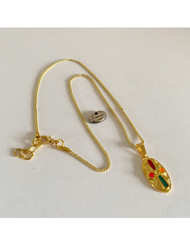 Collier médaillon ovale doré avec émail