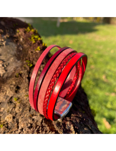Bracelet multirang cuir rouge sur fermoir aimanté