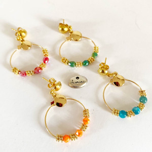 Boucles d'oreilles pierres naturelles et perles dorées sur anneau en laiton doré
