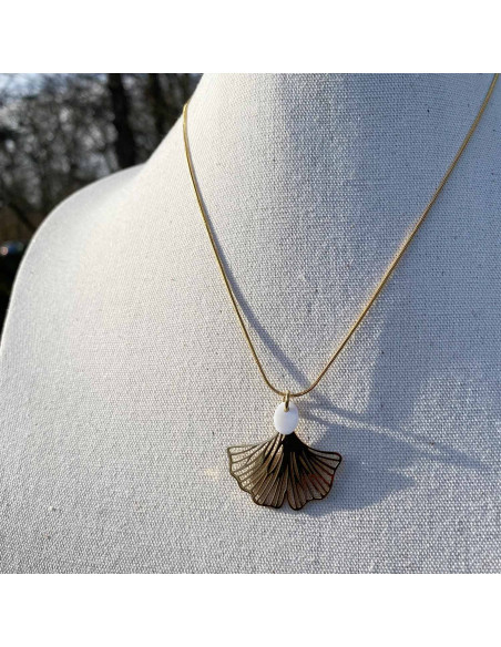 Collier fleur de ginko et chaine acier inoxydable