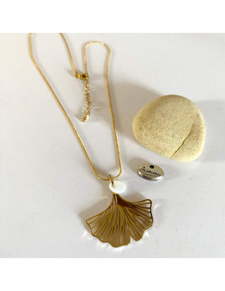 Collier fleur de ginko et chaine acier inoxydable