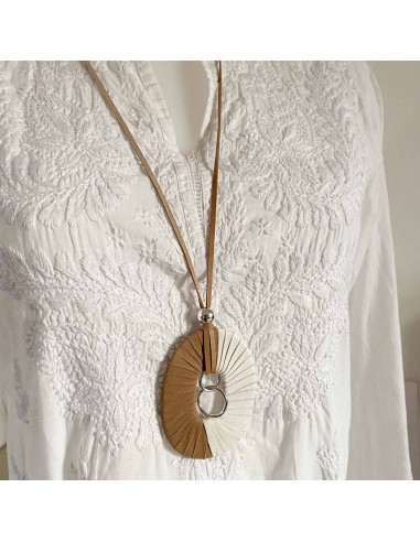 Collier pendentif ovale cuir sur lien en cuir