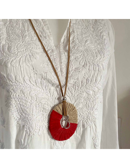 Collier pendentif ovale cuir sur lien en cuir