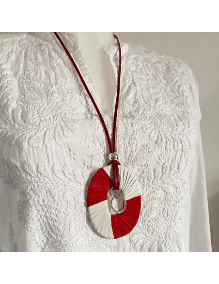 Collier pendentif ovale rouge et blanc cuir sur lien en cuir