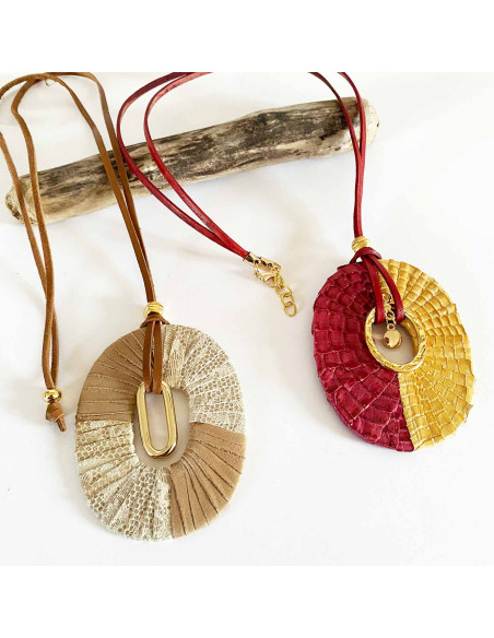 Collier pendentif cuir ovale rouge et ocre sur lien en cuir