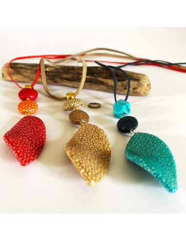 Collier sautoir pendentif Galuchat bicolore