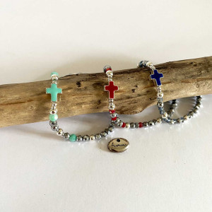 Bracelet croix émaillée avec perles et hématites sur élastique 2