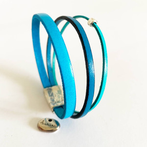 Bracelet 3 liens de cuir tons bleus ciel et turquoise sur fermoir aimanté