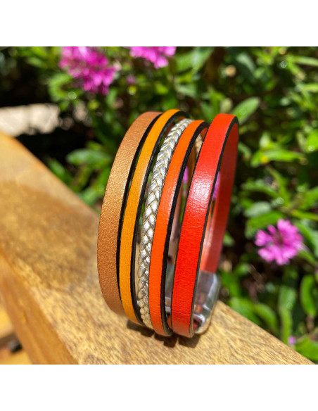 Bracelet manchette cuir 5 liens orange corail,moutarde,cuivre,doré sur fermoir aimanté Bracelet manchette cuir 5 liens orange corail,moutarde,cuivre,doré sur fermoir aimanté