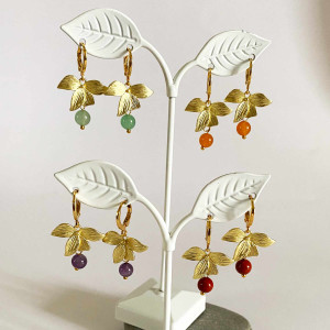 Boucles d'oreilles feuilles laiton doré et pierre naturelle ronde. Montée sur dormeuse 2