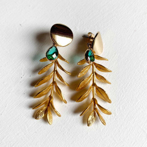 Boucles d'oreilles grappe de feuilles surmontée d'une goutte en verre de couleur 2