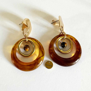 Boucles d'oreilles cercle acrylique, cercle doré et pierre naturelle oeil de tigre