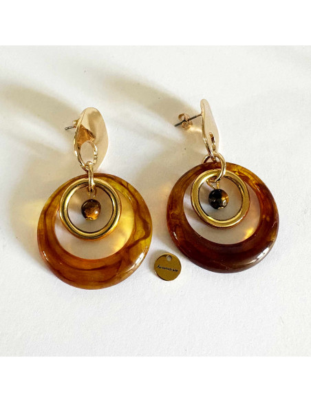 Boucles d'oreilles cercle acrylique, cercle doré et pierre naturelle oeil de tigre Boucles d'oreilles cercle acrylique, cercle doré et pierre naturelle oeil de tigre