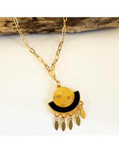 Collier pendentif émail noir et laiton doré