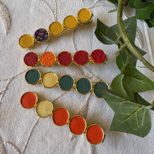 Barrette pince pour cheveux avec pastilles en cuir