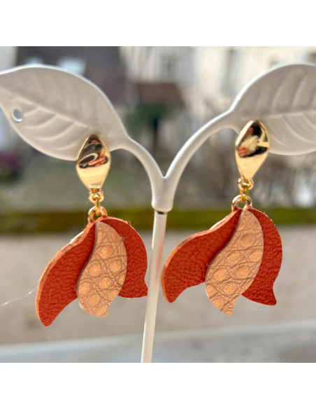 Boucles d'oreilles pétales cuir corail