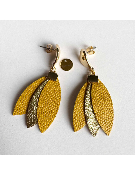 Boucles d'oreilles pétales cuir et or
