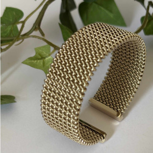 Bracelet manchette ouvert effet maille en acier inoxydable doré 2