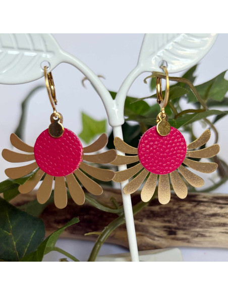 Boucles d'oreilles fleur dorées et touche de couleur
