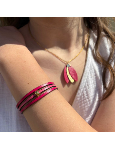 Collier ras de cou pendentif pétales de cuir