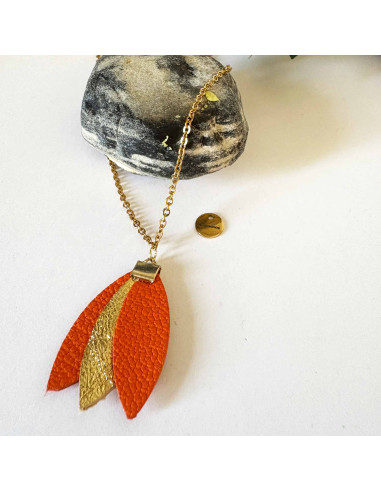 Collier ras de cou pendentif pétales de cuir