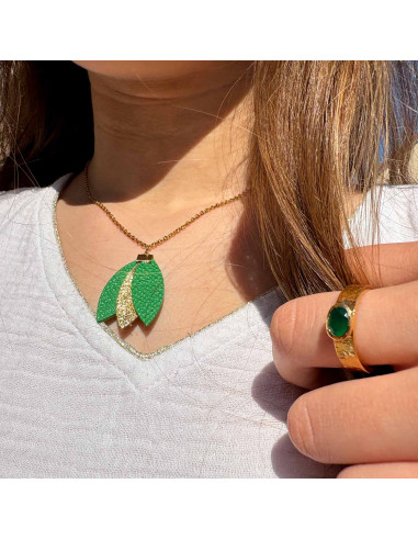 Collier ras de cou pendentif pétales de cuir