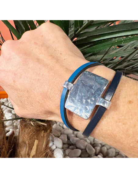 Bracelet cuir bicolore rectangle argenté martelé