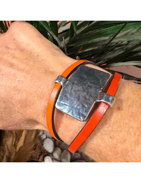 Bracelet cuir bicolore rectangle argenté martelé
