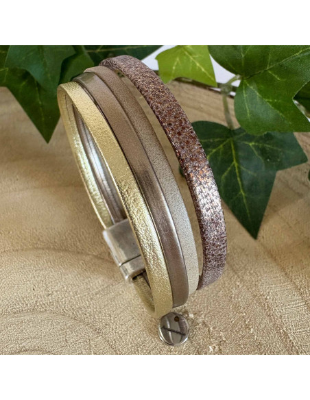 Bracelet cuir 4 liens aux tons cuir,or et taupe montés sur fermoir aimanté